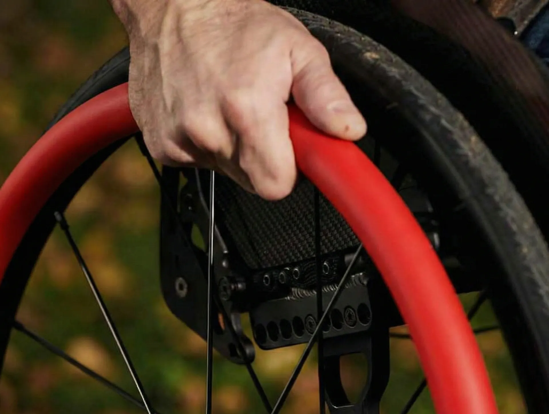 24" Ø 526-532 Silikonskydd slät röd